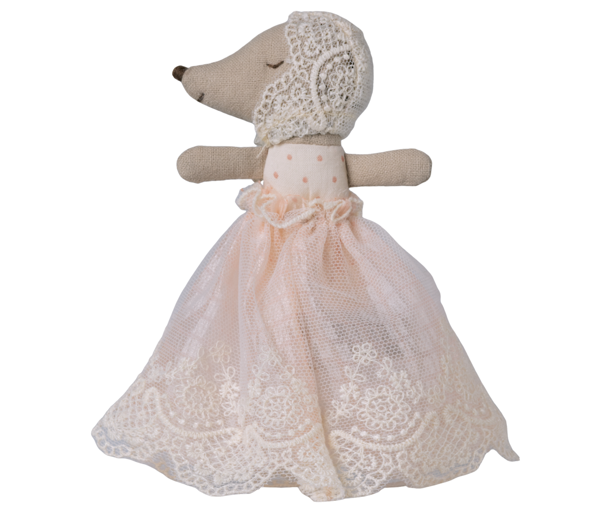 Baby mouse in gown - powder