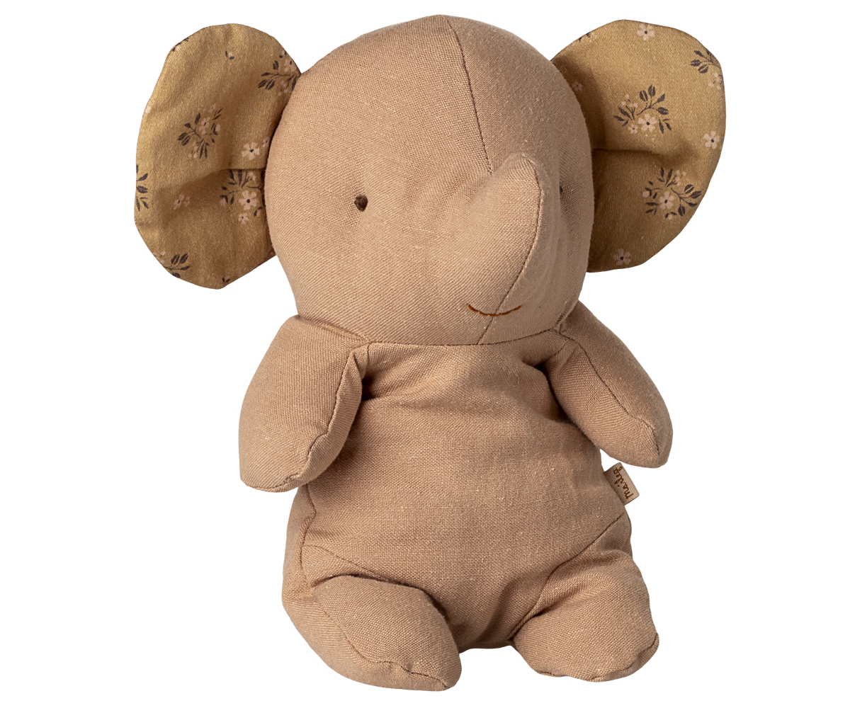 Safari friends. Elephant powder