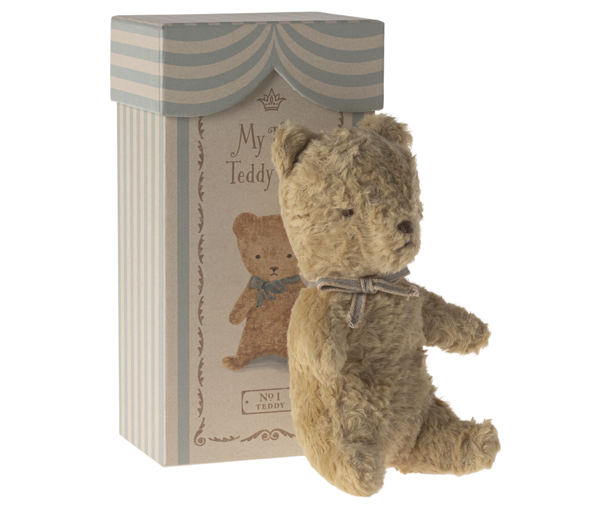 My first teddy - sand