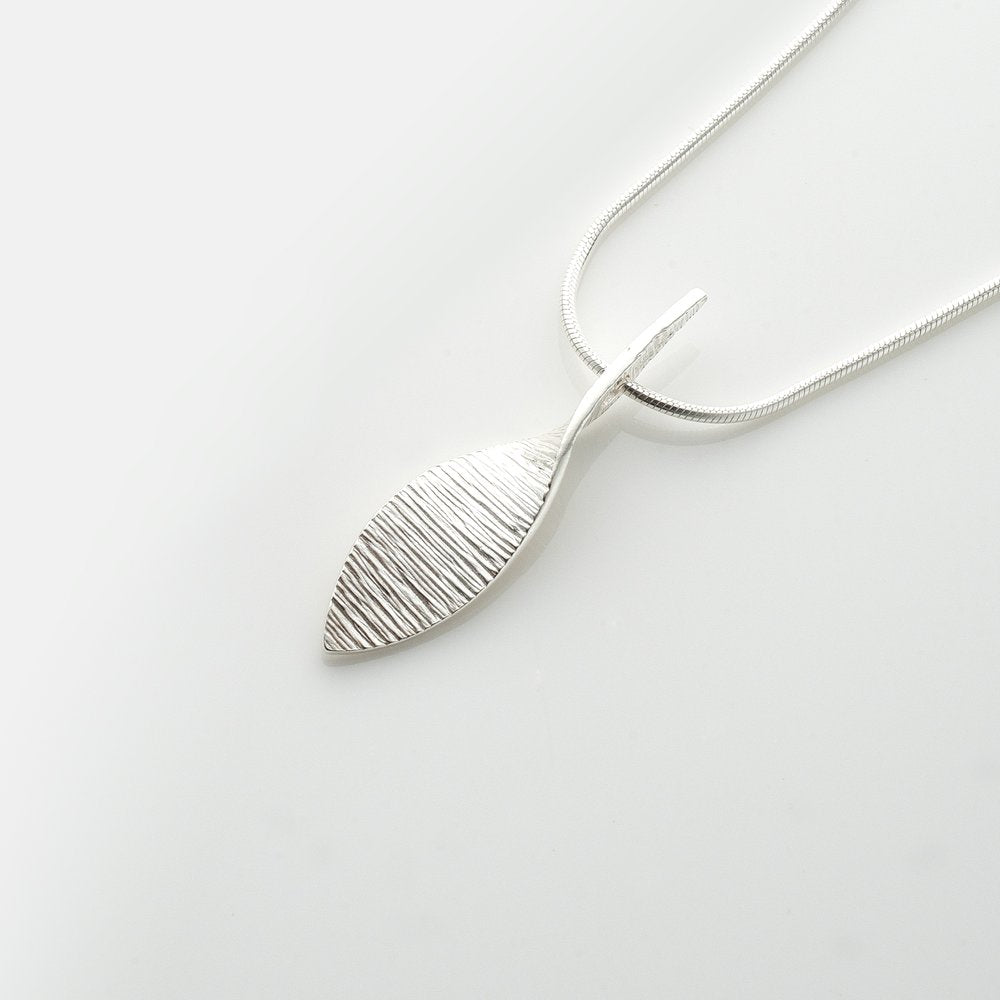 Bean Ri pendant
