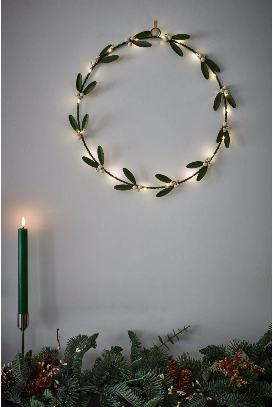 Mistletoe wreath