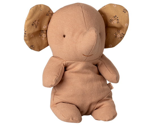 Safari friends. Elephant powder