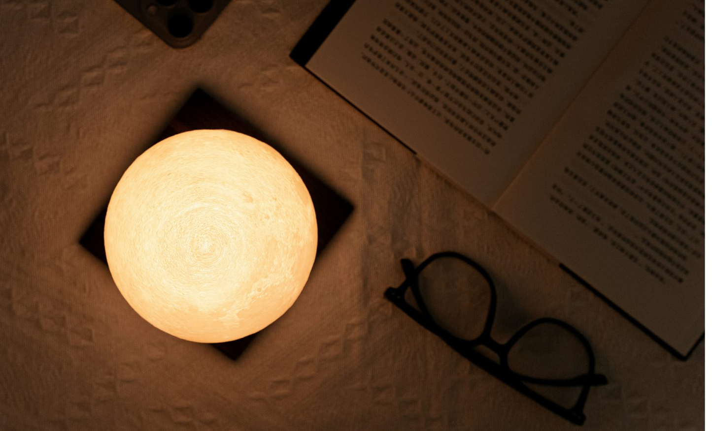 Smart moon spin lamp