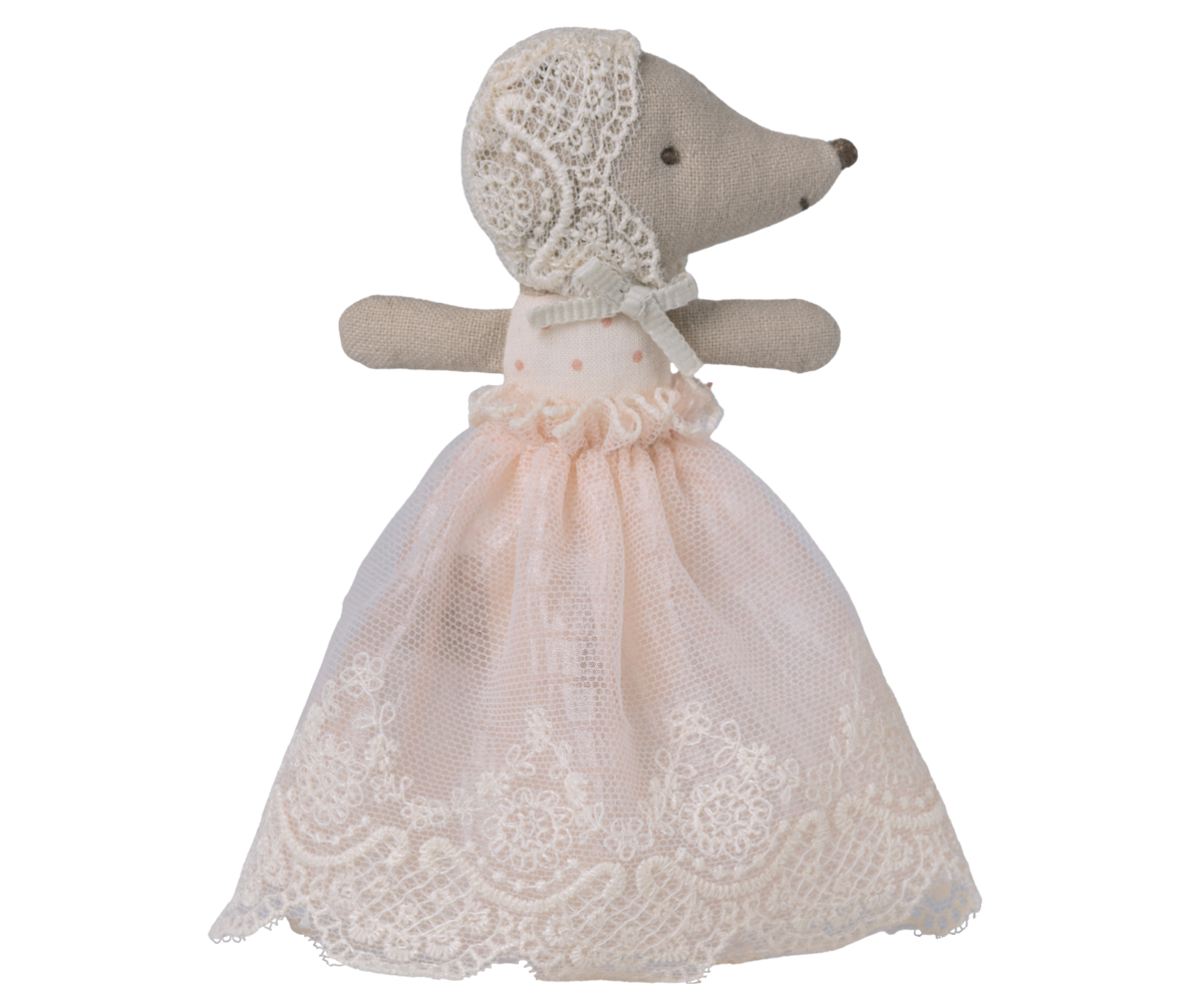 Baby mouse in gown - powder