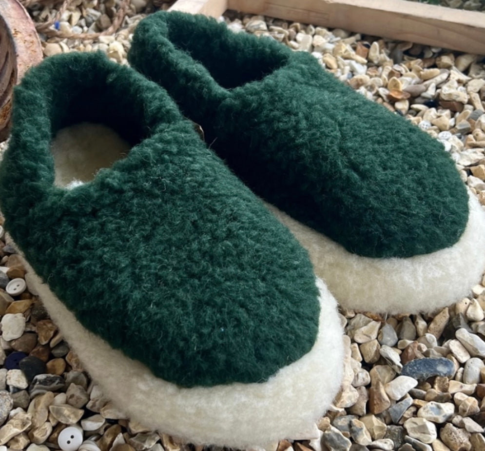 Pure wool slippers green