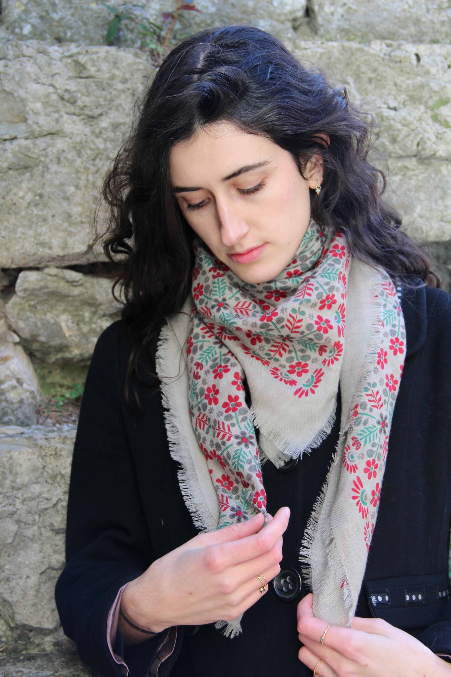 Red  patterned wool Square